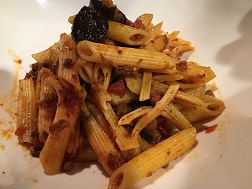 ひき肉と茄子のペンネトマトソース